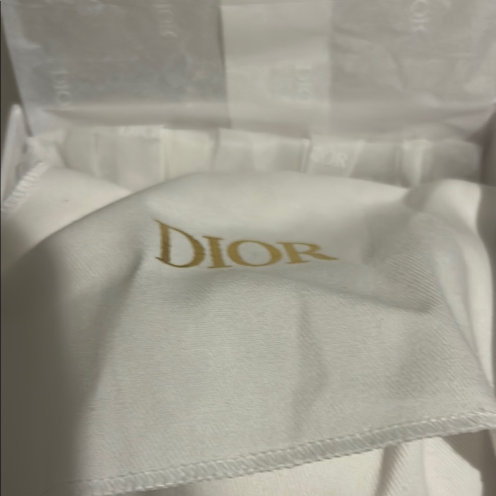 Dior White and Gold Accessory Box - Picture 6 of 6